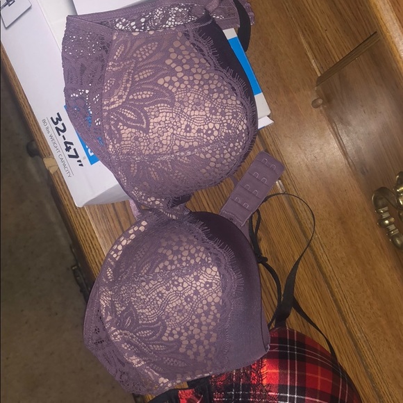 VS size 36 B bras like brand new! - Picture 3 of 3